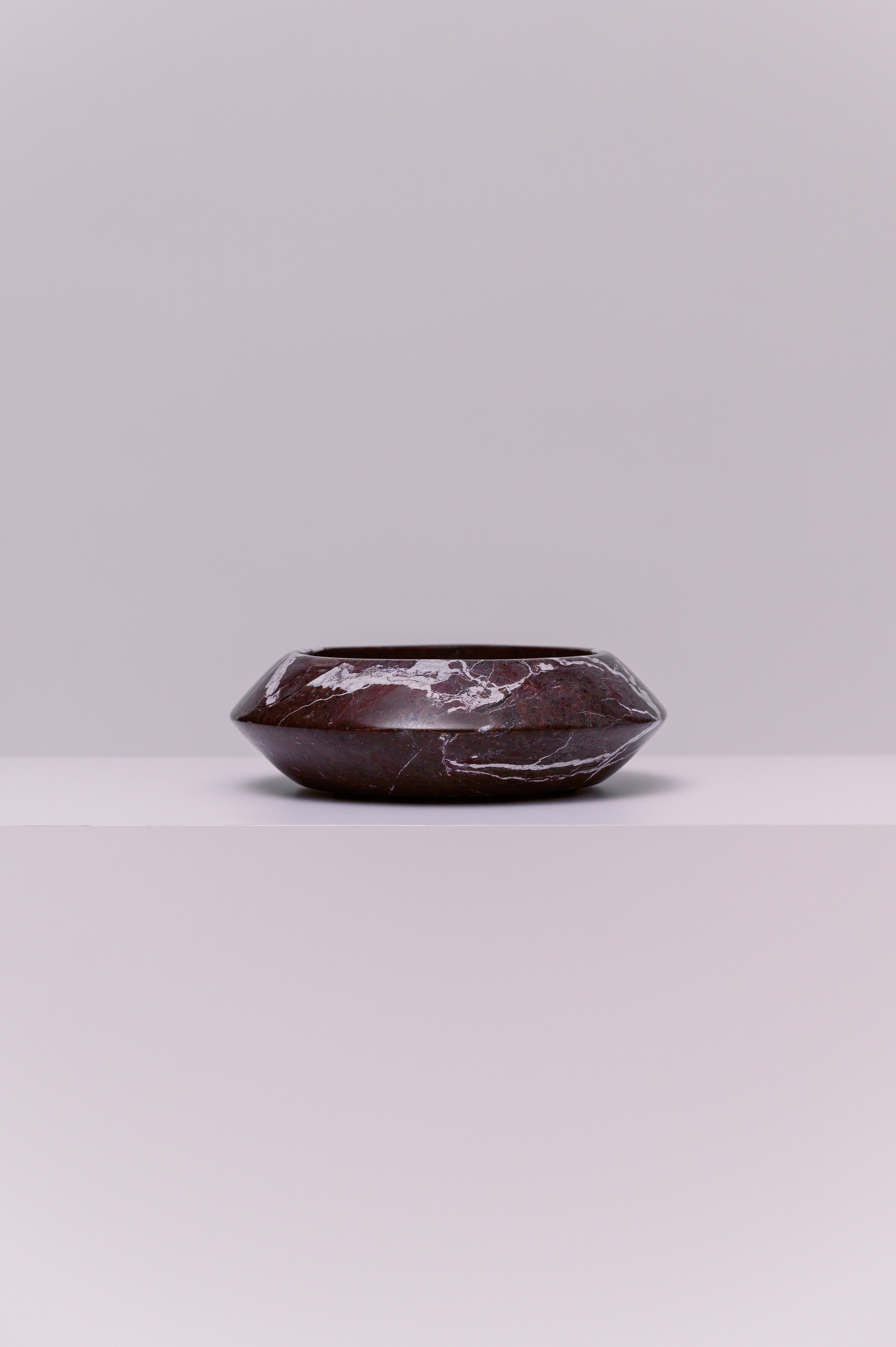 Stunning, aesthetic, timeless are words that can be used to describe this elegant and modern marble Eclipse bowl.
