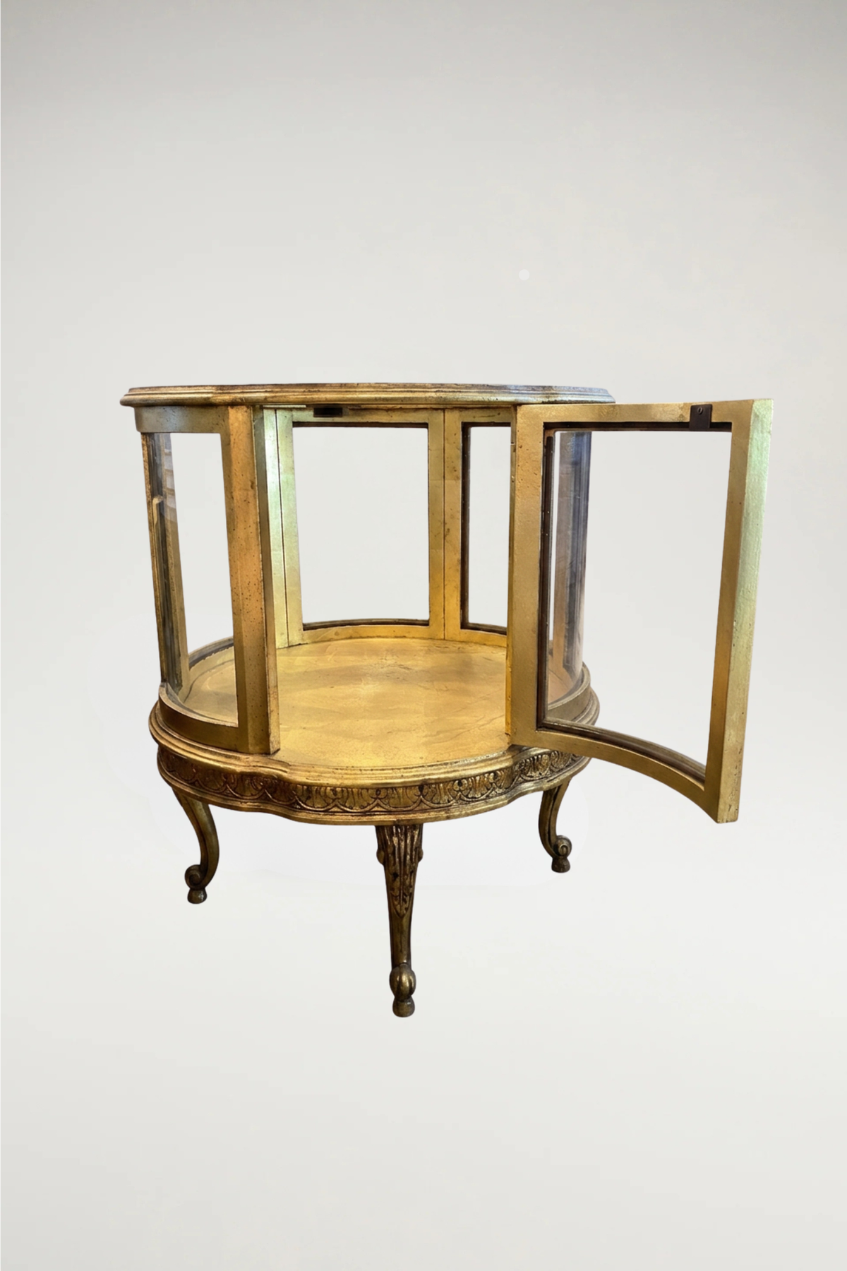 The Versailles Circular Vitrine